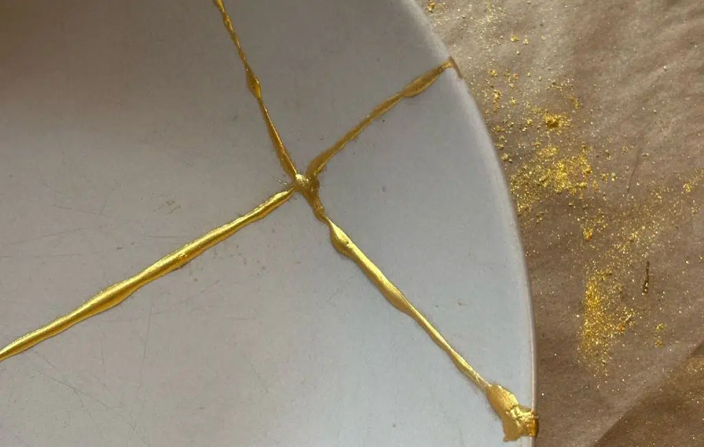 A arte de restaurar com ouro | Workshop de kintsugi moderno